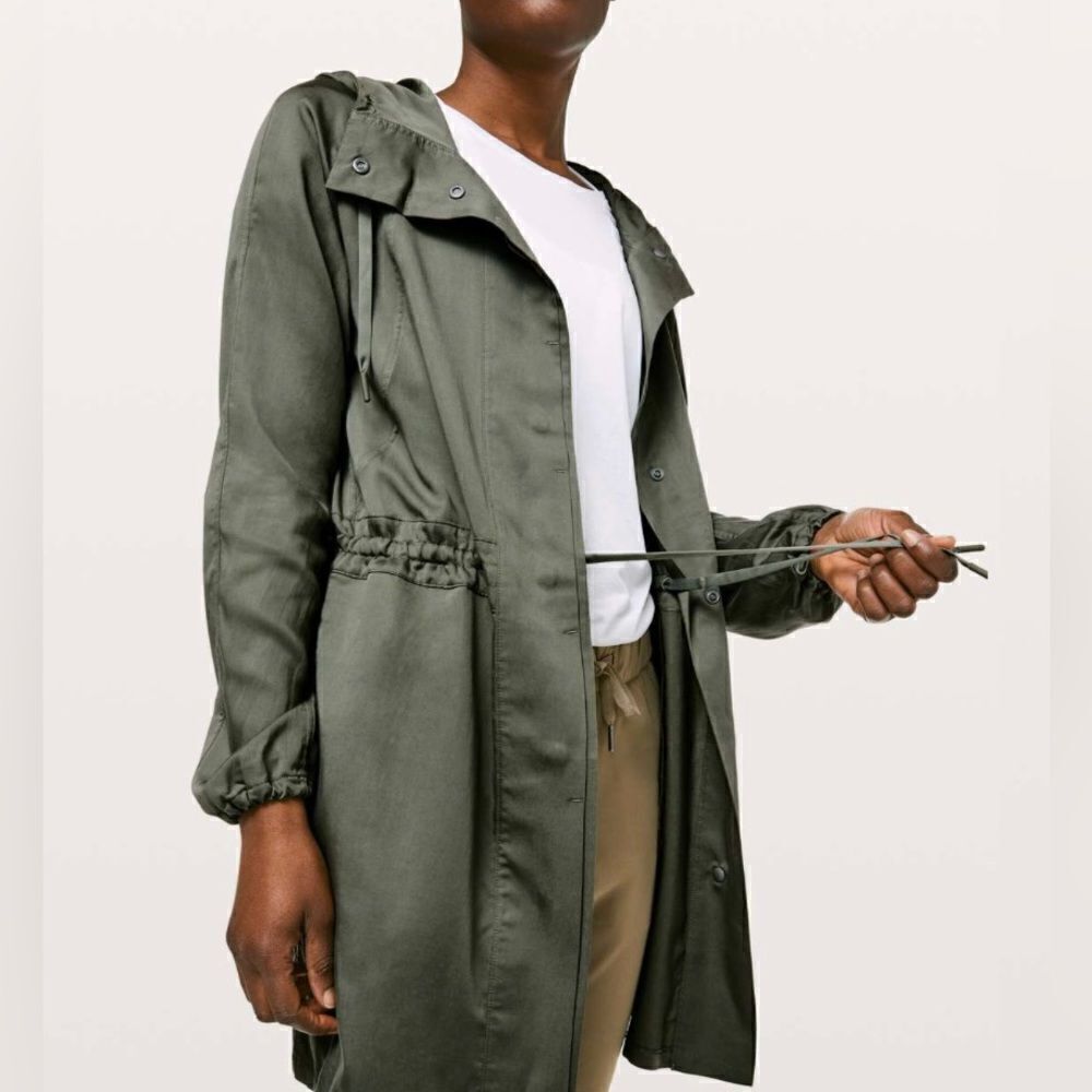Lululemon sz 4 City Stroll Jacket Grey Sage excellent pre used condition snaps